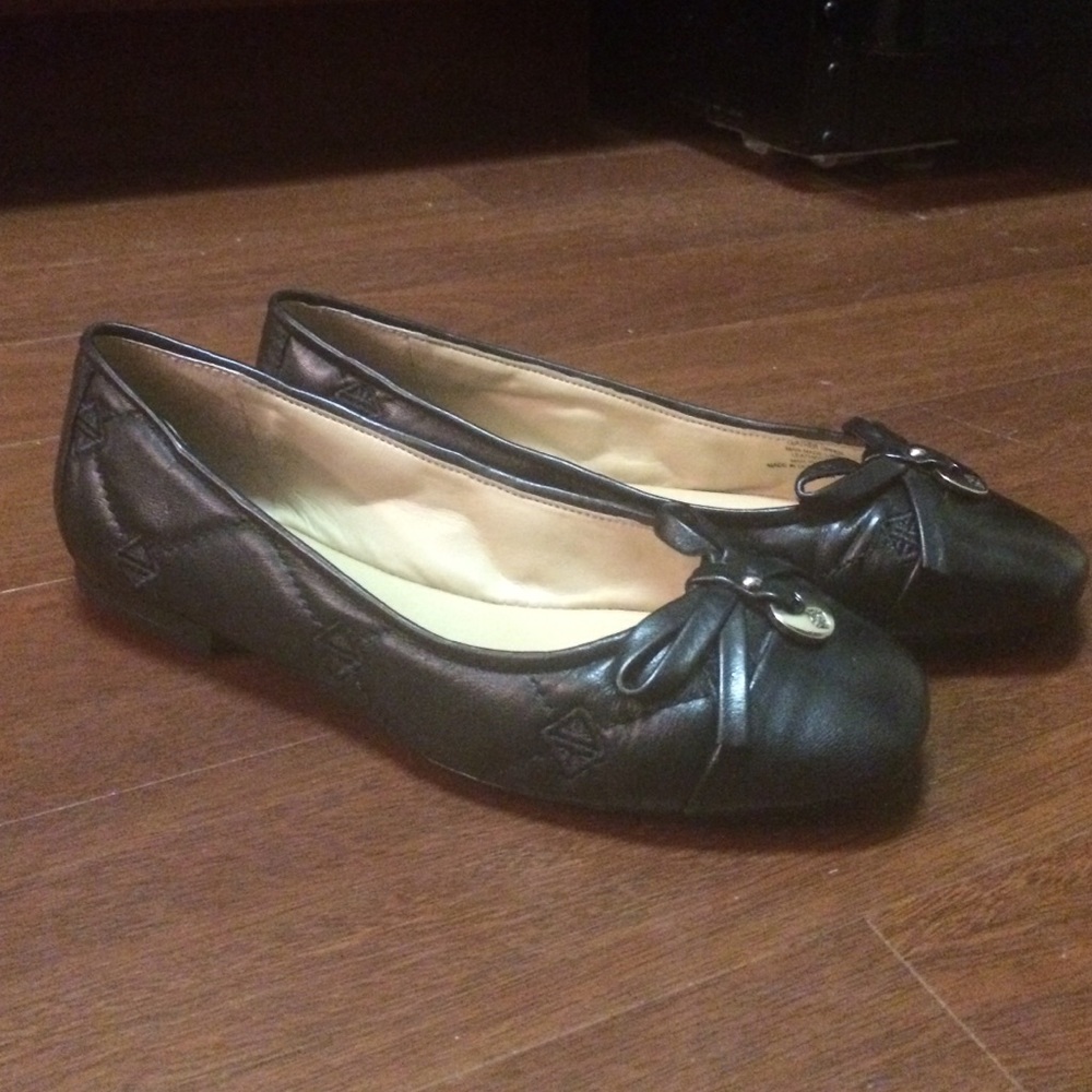 **NEW** Antonio Melani quilted black leath…